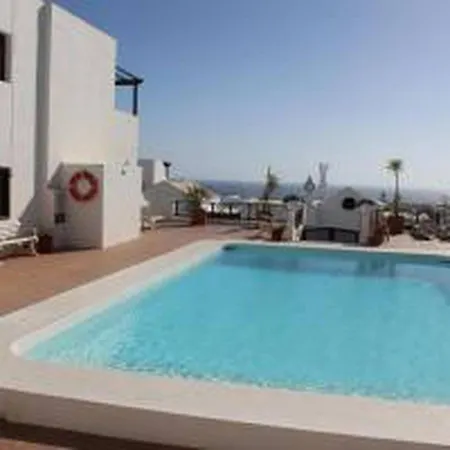 Apto Amplio Con Vistas Al Mar Y Piscina, Aa *